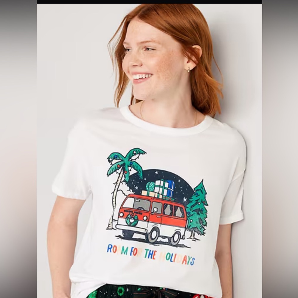Old Navy Roam for the Holidays Size Small Tall T-Shirt